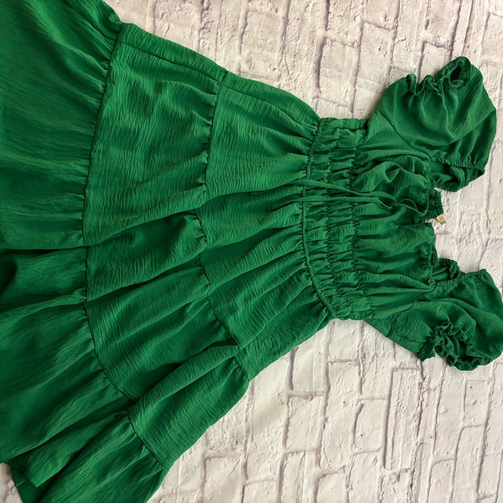 🔵”NWOT” CURVY OFF SHOULDERS Vibrant Green Tiered Dress - Picture 5 of 9
